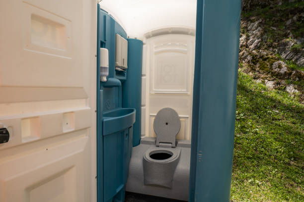 Best Portable toilet rental cost  in Centreville, MI